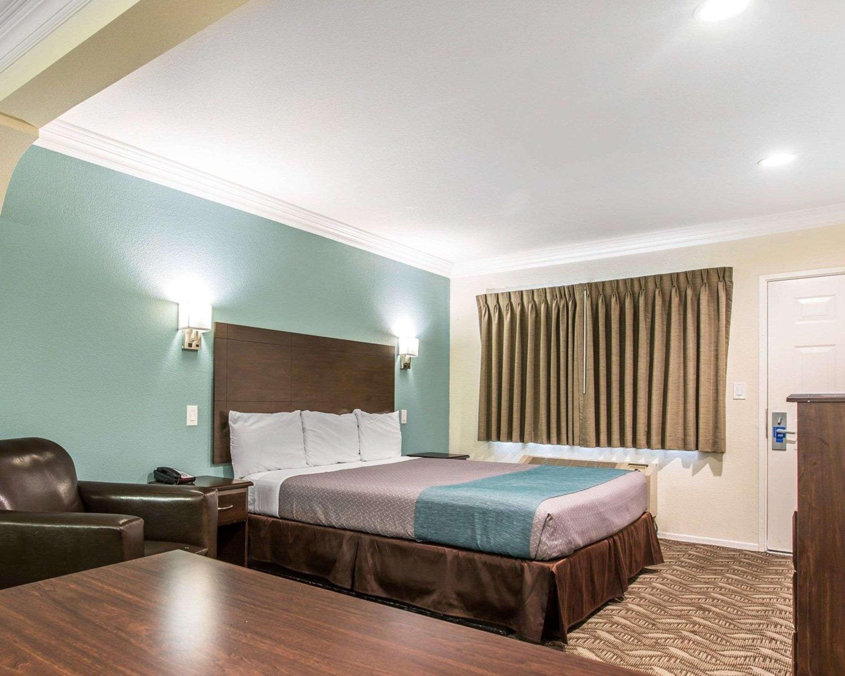 Rodeway Inn & Suites Інґлвуд Екстер'єр фото