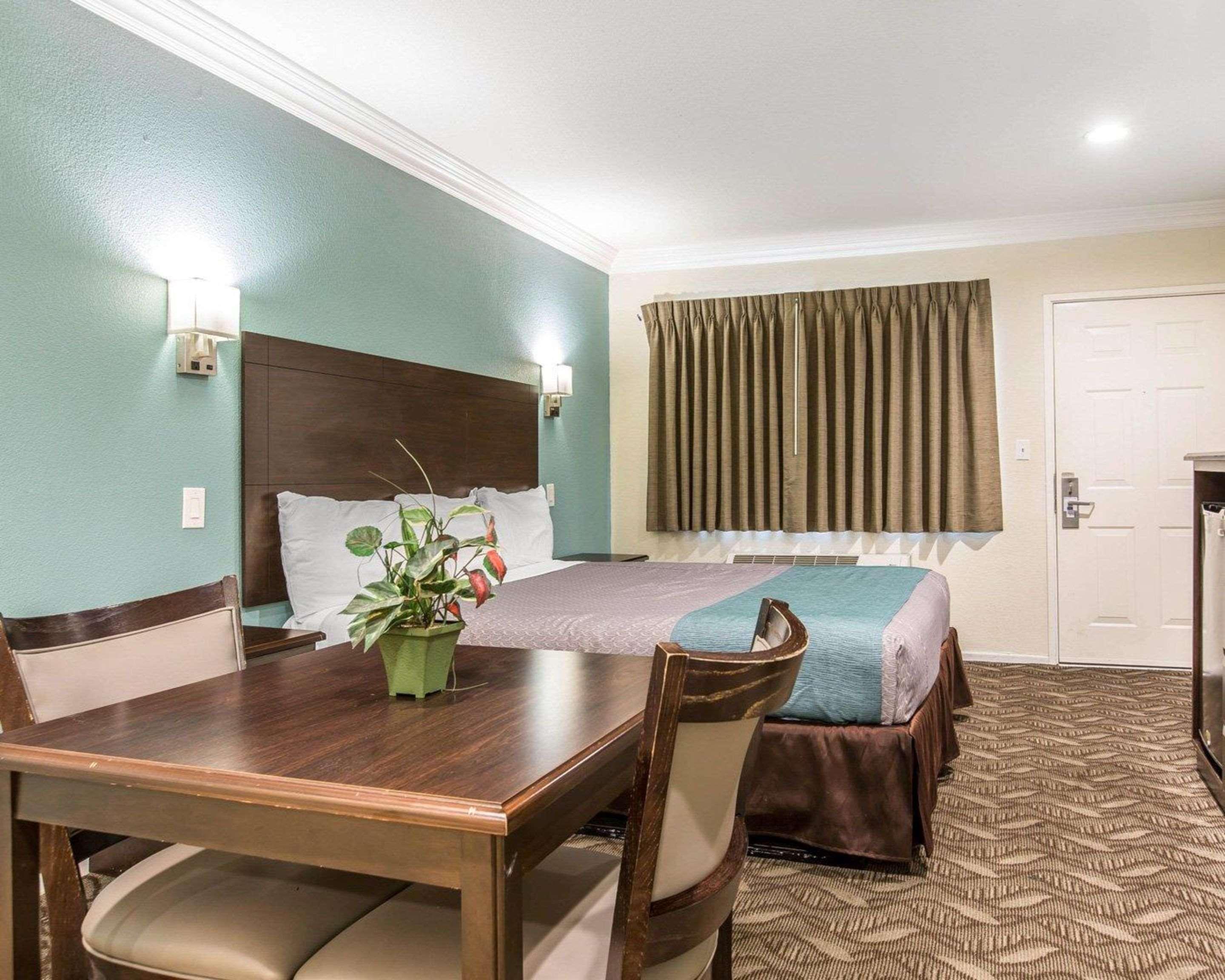 Rodeway Inn & Suites Інґлвуд Екстер'єр фото