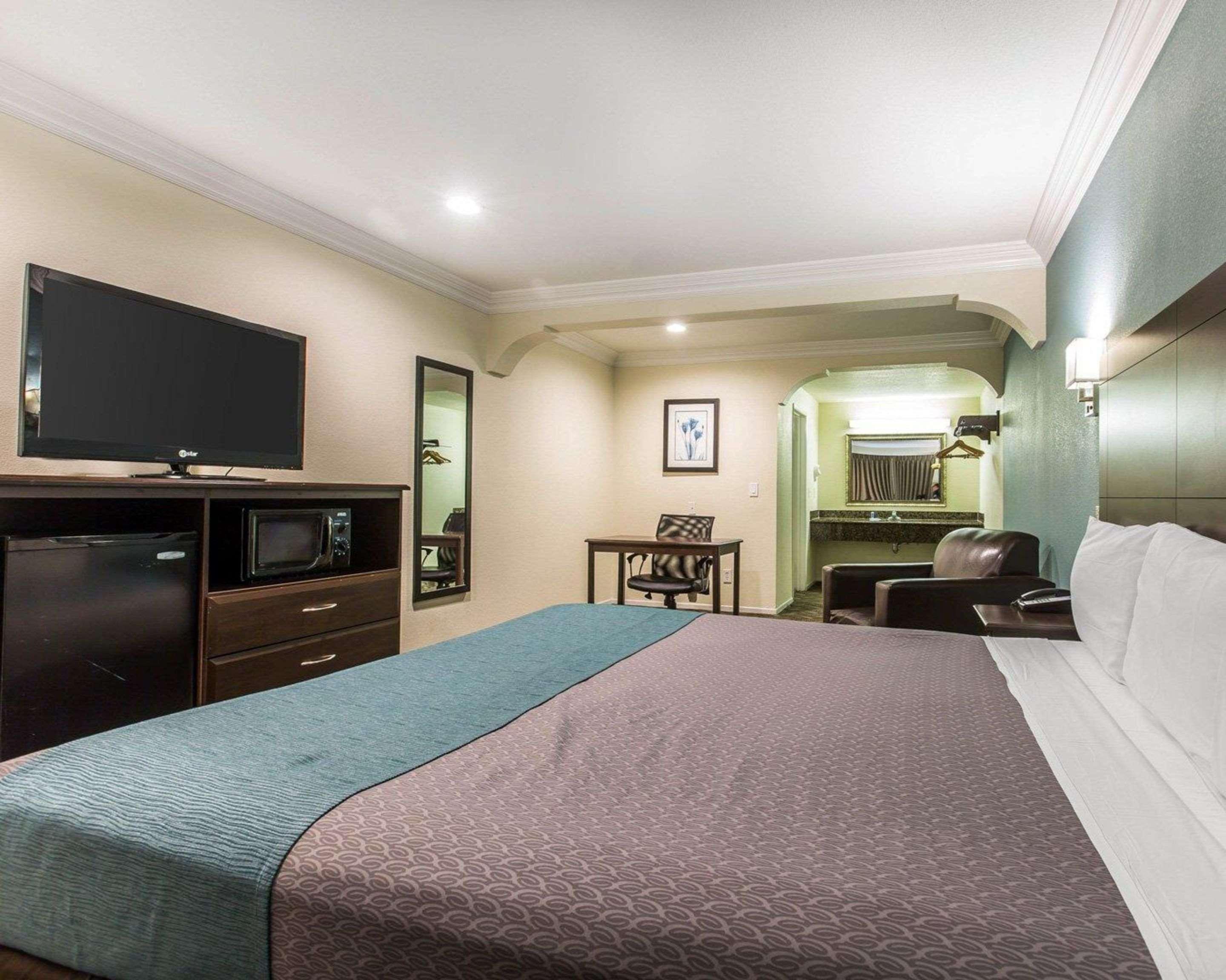 Rodeway Inn & Suites Інґлвуд Екстер'єр фото