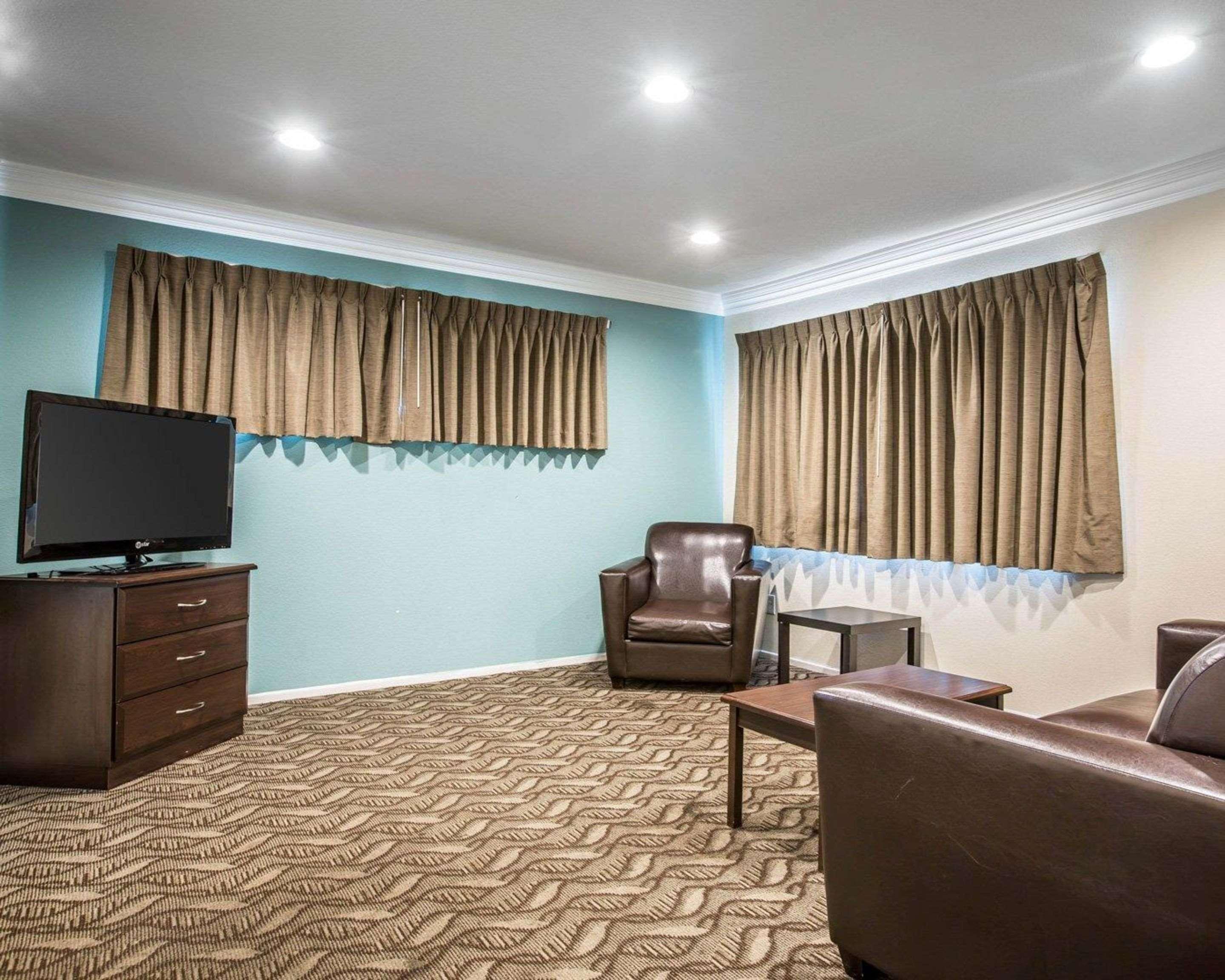Rodeway Inn & Suites Інґлвуд Екстер'єр фото